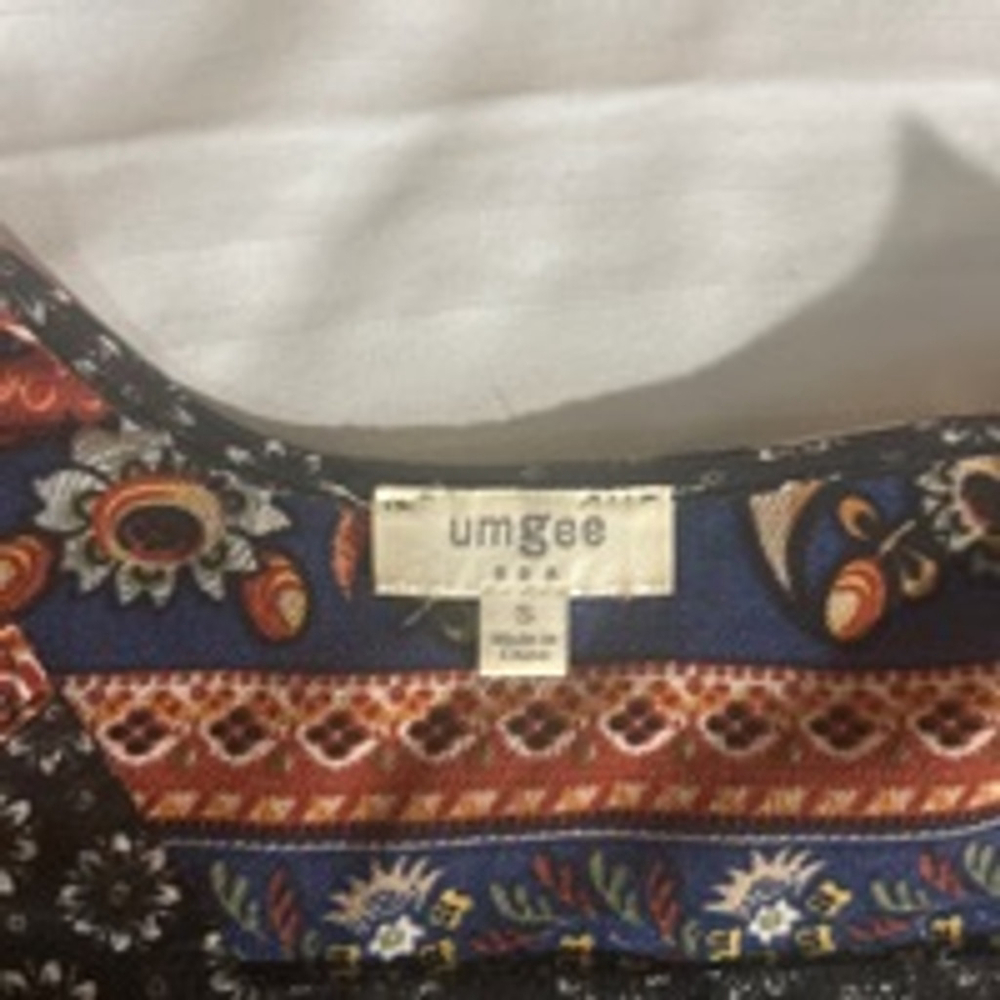 Women's Umgee Top Size S Black Floral Bell Sleeve - Picture 2 of 6